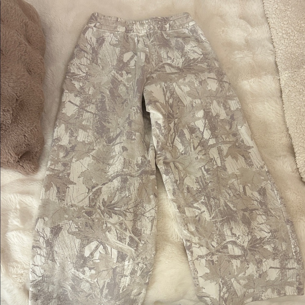 Hollister Camo sweatpants - Picture 2 of 4